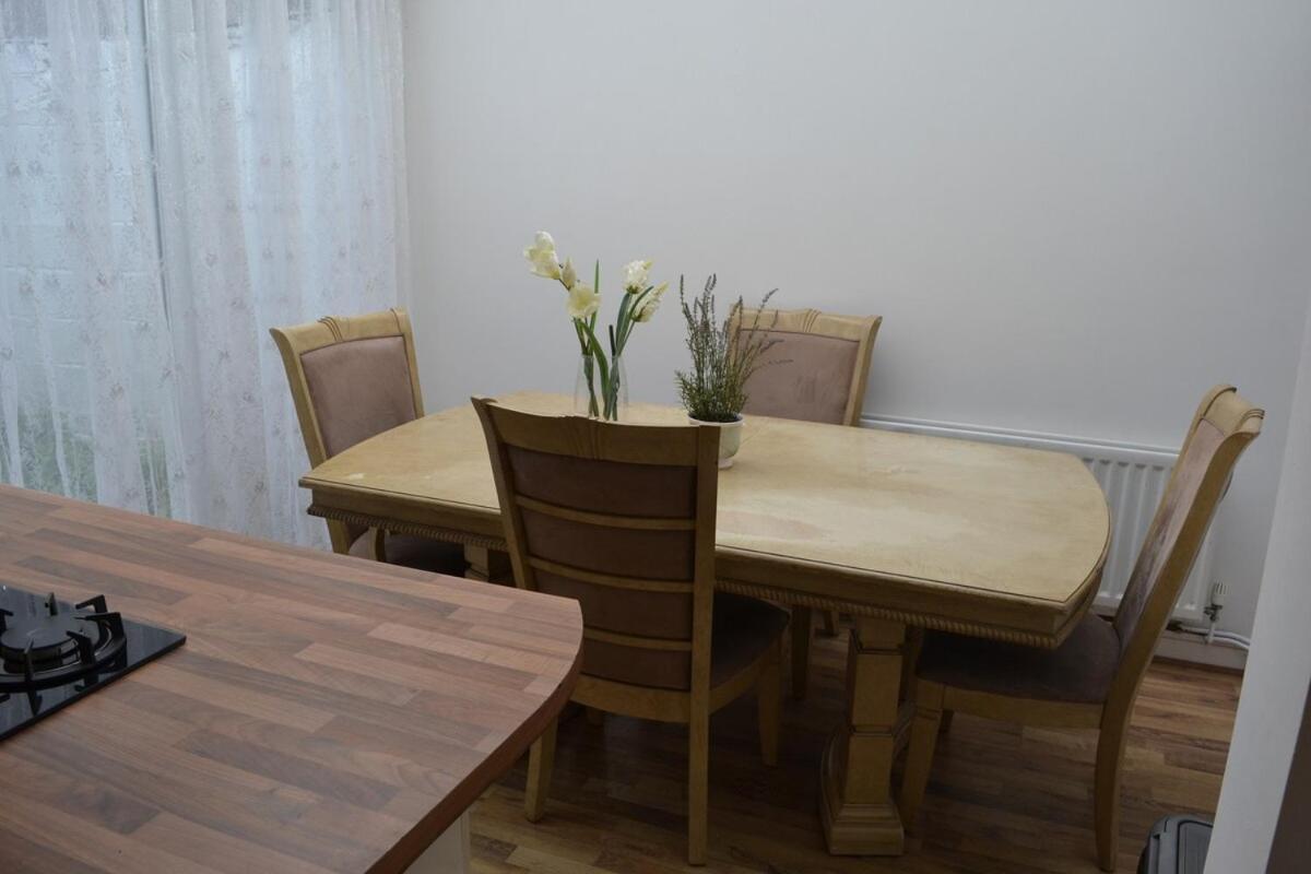 Modern 5-bedroom Hébergement de vacances